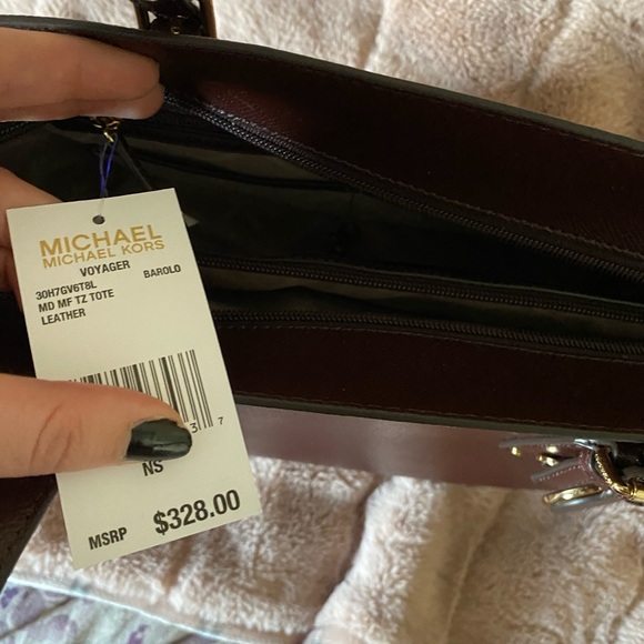 Unused Michael Kors Voyager Bag - Picture 5 of 8